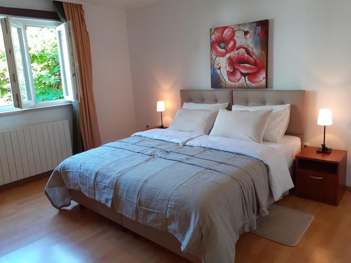Esmeralda Apartment