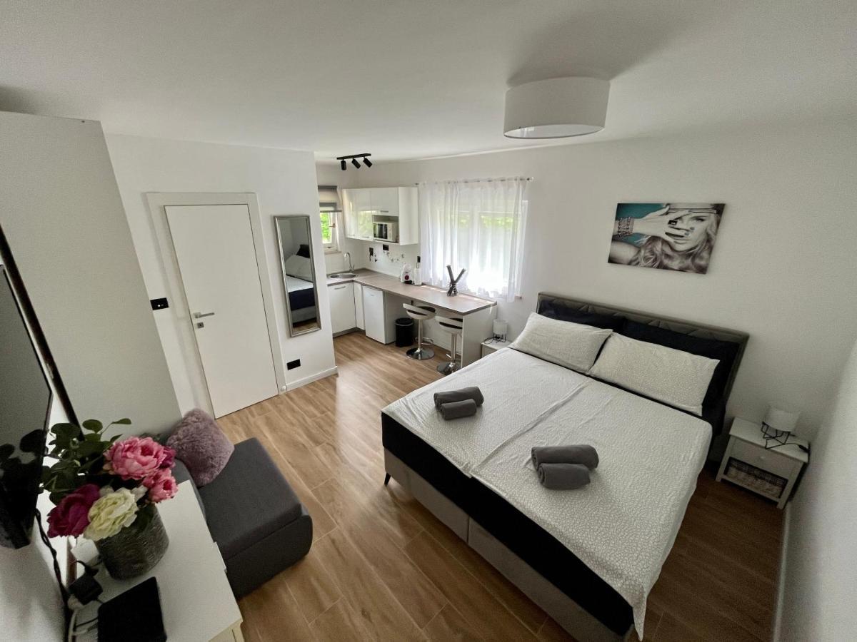 Esmeralda Apartment
